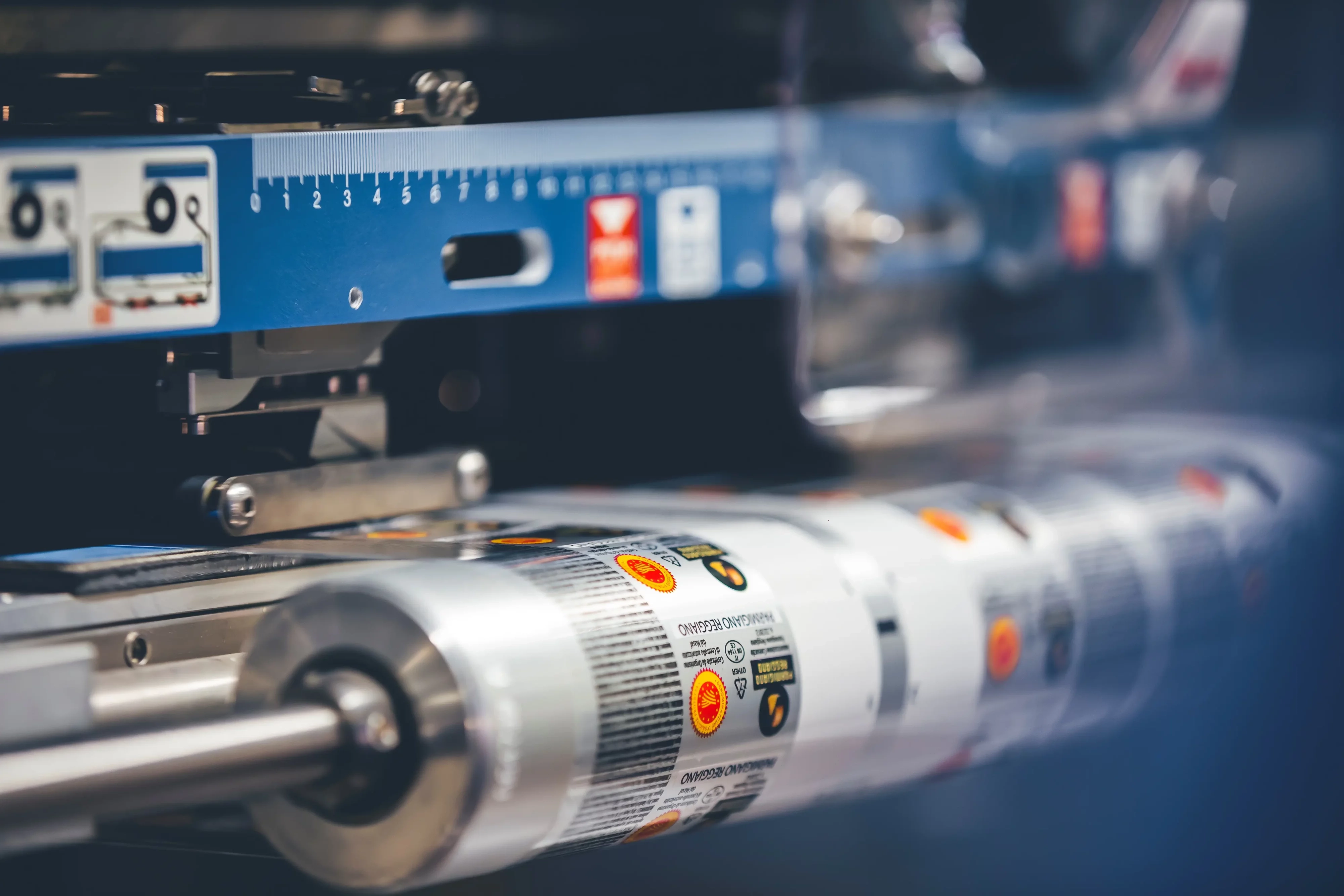 Dettaglio di le tecniche di confezionamento del parmigiano reggiano innovazione