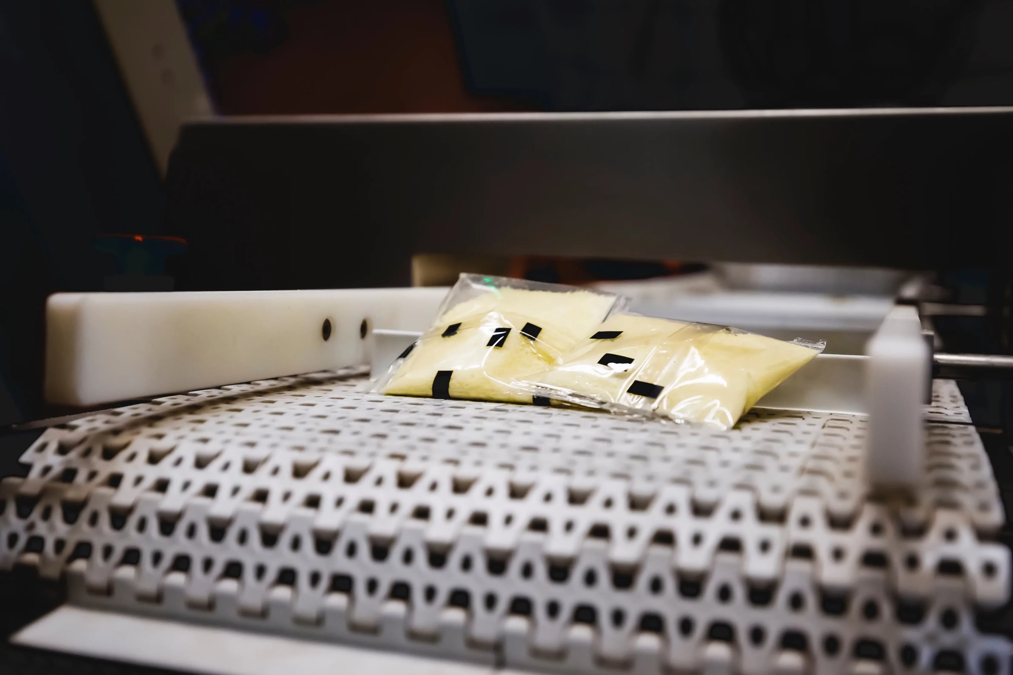 Dettaglio di modalita e tecnologie di confezionamento monoporzione soluzioni innovative per il formaggio grattugiato e a