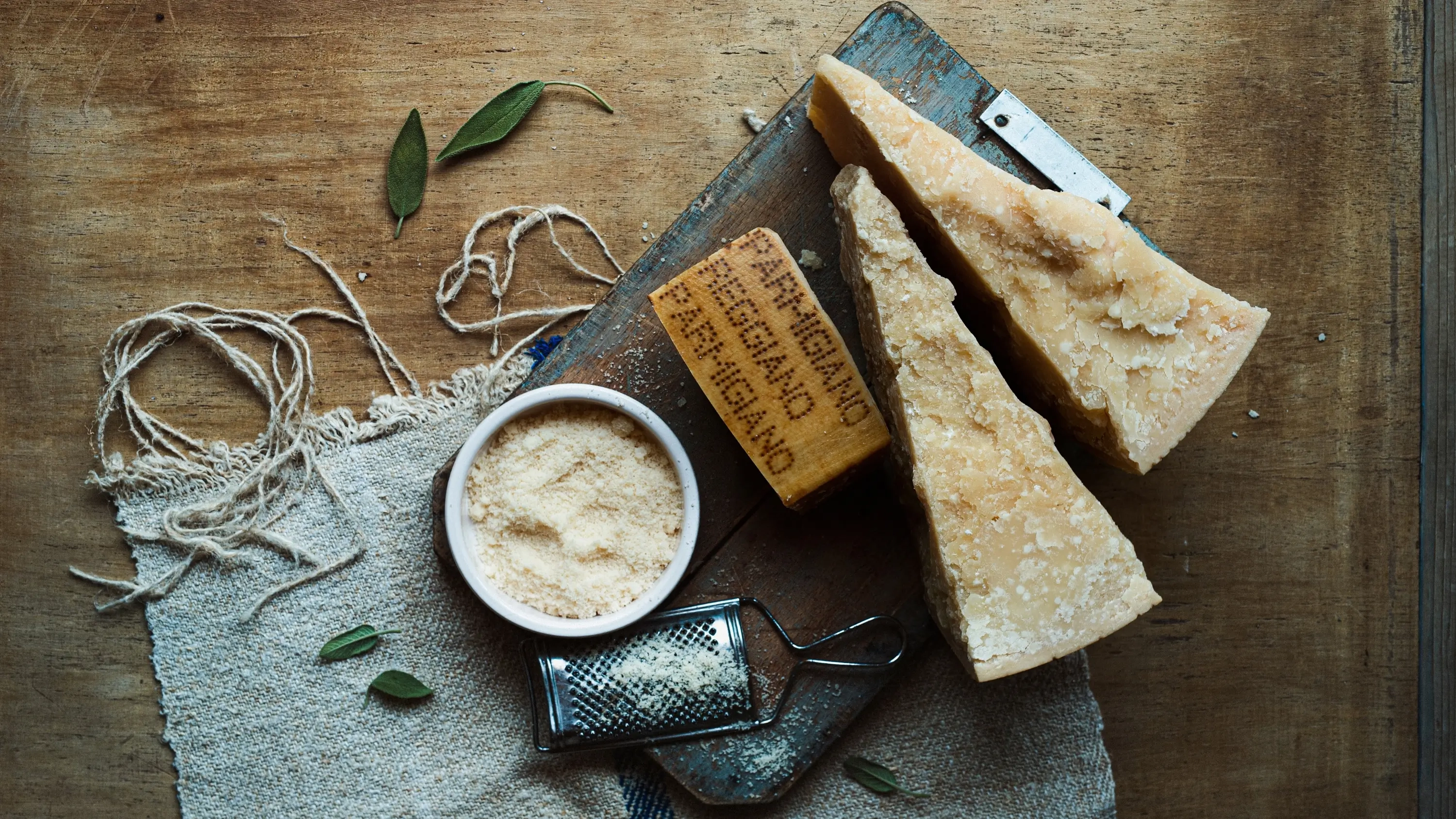 Visual di Parmigiano reggiano dop vs bio presso Intergrana