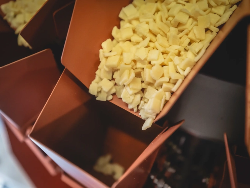 Il formaggio in scaglie intergrana personalizzazione qualita e versatilita per lindustria alimentare in formato pronto